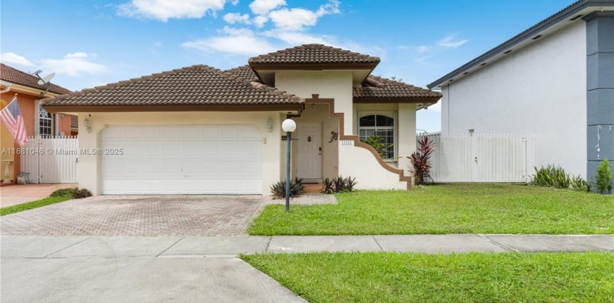 Дом в Майами, Флорида 4 спальни, 161м2 № 1924833