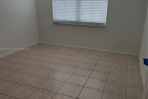 Снять в аренду кондоминиум в Дорал, Флорида 3 спальни, 121.89м2, № 2056789 - фото 10