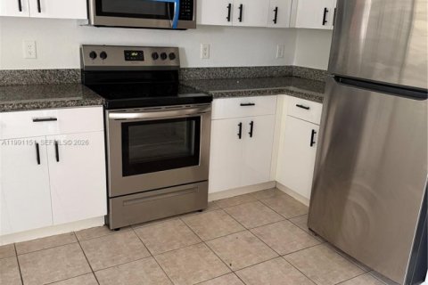 Снять в аренду кондоминиум в Дорал, Флорида 3 спальни, 121.89м2, № 2056789 - фото 6