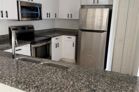 Снять в аренду кондоминиум в Дорал, Флорида 3 спальни, 121.89м2, № 2056789 - фото 7