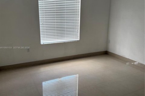 Снять в аренду кондоминиум в Дорал, Флорида 3 спальни, 121.89м2, № 2056789 - фото 12