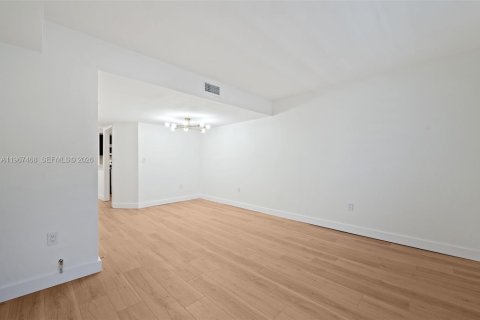 Copropriété à louer à Coral Gables, Floride: 2 chambres, 92.25 m2 № 2028799 - photo 5