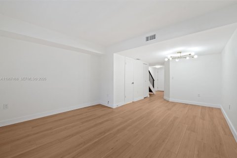 Copropriété à louer à Coral Gables, Floride: 2 chambres, 92.25 m2 № 2028799 - photo 4