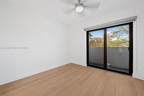 Copropriété à louer à Coral Gables, Floride: 2 chambres, 92.25 m2 № 2028799 - photo 10