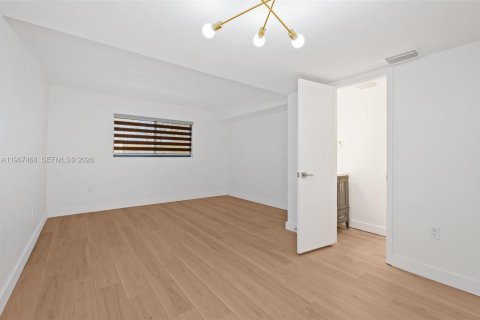 Copropriété à louer à Coral Gables, Floride: 2 chambres, 92.25 m2 № 2028799 - photo 16