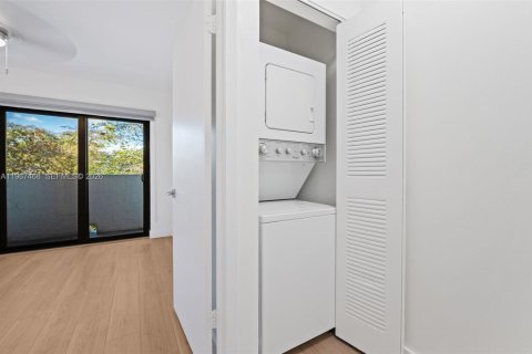 Copropriété à louer à Coral Gables, Floride: 2 chambres, 92.25 m2 № 2028799 - photo 19