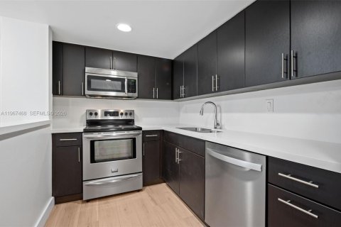 Copropriété à louer à Coral Gables, Floride: 2 chambres, 92.25 m2 № 2028799 - photo 7