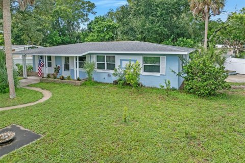 House in South Daytona, Florida 3 bedrooms, 132.11 sq.m. № 2324480