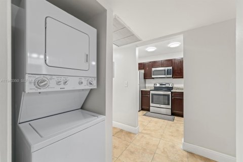 Condominio en alquiler en Miami, Florida, 2 dormitorios, 88.81 m2 № 2088617 - foto 5