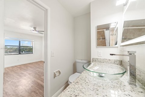 Condominio en alquiler en Miami, Florida, 2 dormitorios, 88.81 m2 № 2088617 - foto 15
