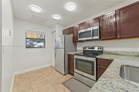 Condominio en alquiler en Miami, Florida, 2 dormitorios, 88.81 m2 № 2088617 - foto 3