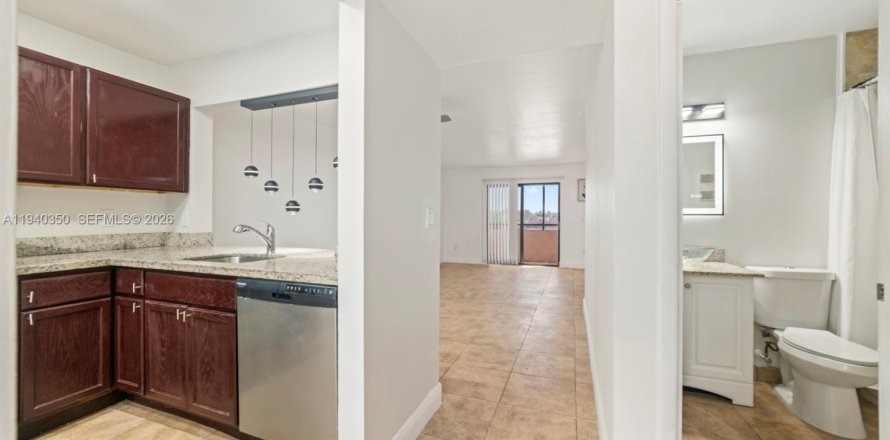 Condominio en Miami, Florida, 2 dormitorios  № 2088617