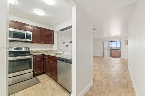 Condominio en alquiler en Miami, Florida, 2 dormitorios, 88.81 m2 № 2088617 - foto 4