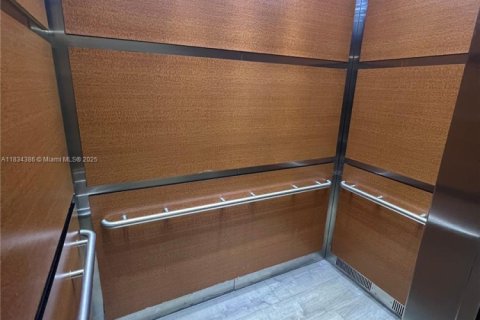 Condo in North Miami, Florida, 1 bedroom  № 1817670 - photo 19