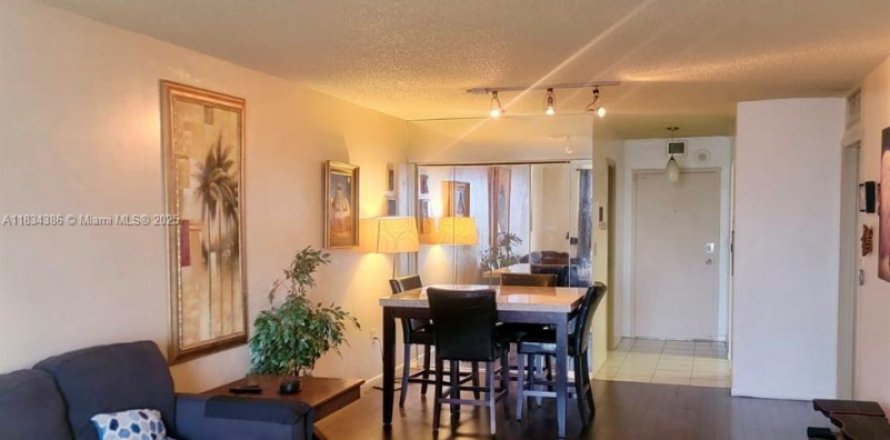 Condo in North Miami, Florida, 1 bedroom  № 1817670