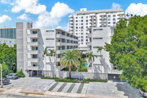 Кондоминиум с 1 спальней в Майами-Бич, Флорида № 2002863