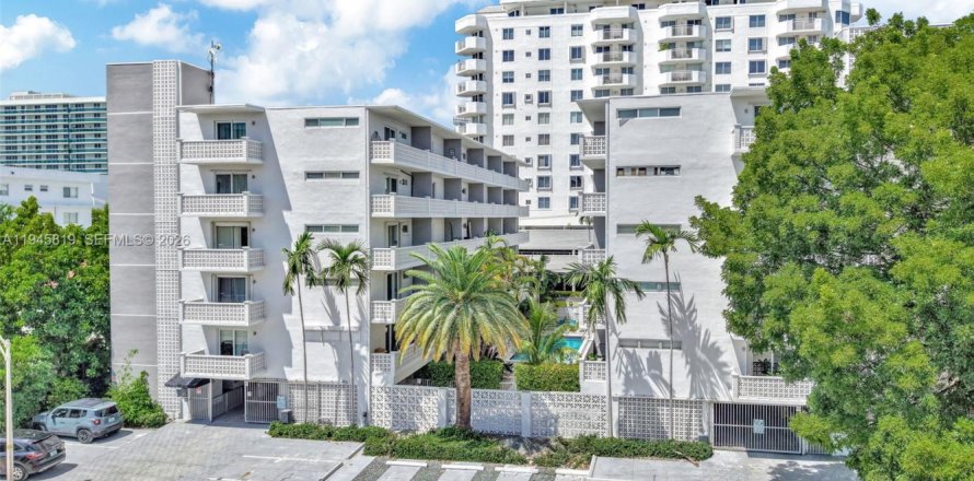 Condominio en Miami Beach, Florida, 1 dormitorio  № 2002863