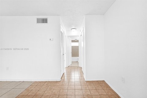 Condominio en venta en Miami Beach, Florida, 1 dormitorio, 61.97 m2 № 2002863 - foto 17