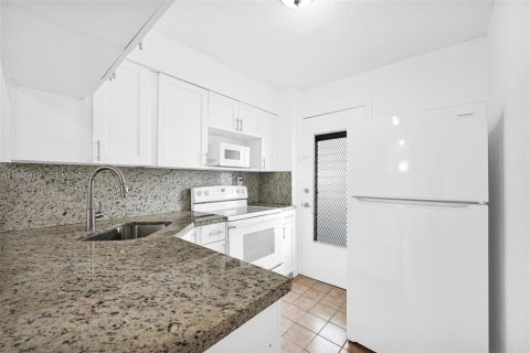 Condominio en venta en Miami Beach, Florida, 1 dormitorio, 61.97 m2 № 2002863 - foto 14