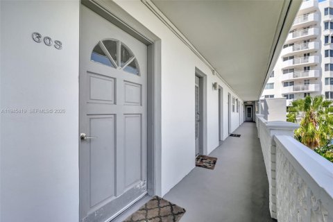 Condominio en venta en Miami Beach, Florida, 1 dormitorio, 61.97 m2 № 2002863 - foto 3