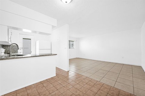 Condominio en venta en Miami Beach, Florida, 1 dormitorio, 61.97 m2 № 2002863 - foto 12