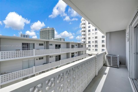 Condominio en venta en Miami Beach, Florida, 1 dormitorio, 61.97 m2 № 2002863 - foto 27