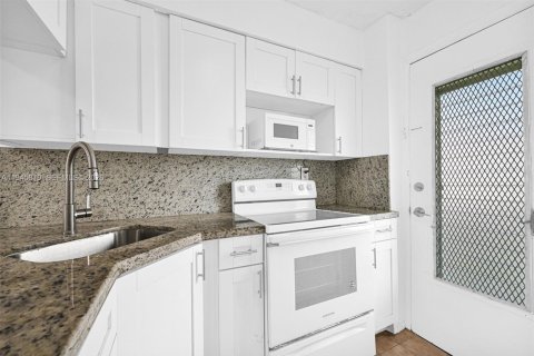 Condominio en venta en Miami Beach, Florida, 1 dormitorio, 61.97 m2 № 2002863 - foto 15