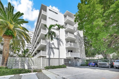 Condominio en venta en Miami Beach, Florida, 1 dormitorio, 61.97 m2 № 2002863 - foto 2