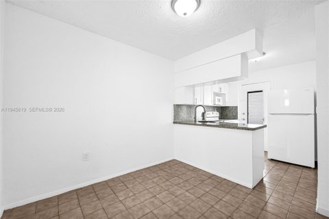 Condominio en venta en Miami Beach, Florida, 1 dormitorio, 61.97 m2 № 2002863 - foto 11