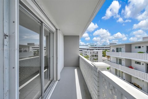Condominio en venta en Miami Beach, Florida, 1 dormitorio, 61.97 m2 № 2002863 - foto 28