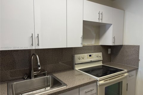 Снять в аренду кондоминиум в Хайалиа, Флорида 2 спальни, 82.68м2, № 2050893 - фото 5