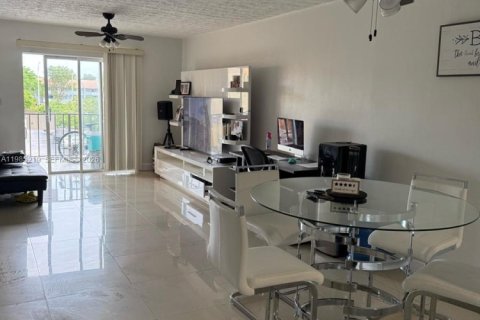 Снять в аренду кондоминиум в Хайалиа, Флорида 2 спальни, 82.68м2, № 2050893 - фото 2