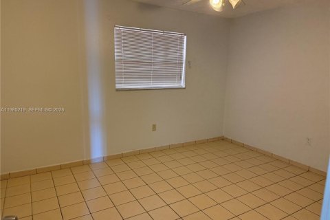 Снять в аренду кондоминиум в Хайалиа, Флорида 2 спальни, 82.68м2, № 2050893 - фото 6