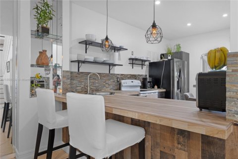 Touwnhouse à vendre à Miramar, Floride: 3 chambres, 121.14 m2 № 1927612 - photo 7