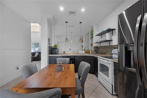 Touwnhouse à vendre à Miramar, Floride: 3 chambres, 121.14 m2 № 1927612 - photo 14