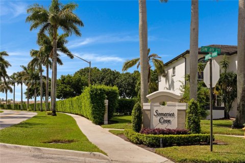 Touwnhouse à vendre à Miramar, Floride: 3 chambres, 121.14 m2 № 1927612 - photo 2
