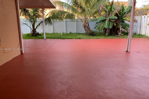 House in Miami, Florida 4 bedrooms, 199.93 sq.m. № 2027799 - photo 24