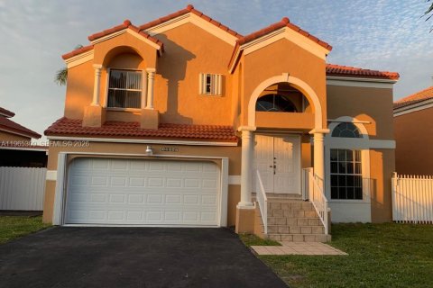 House in Miami, Florida 4 bedrooms, 199.93 sq.m. № 2027799