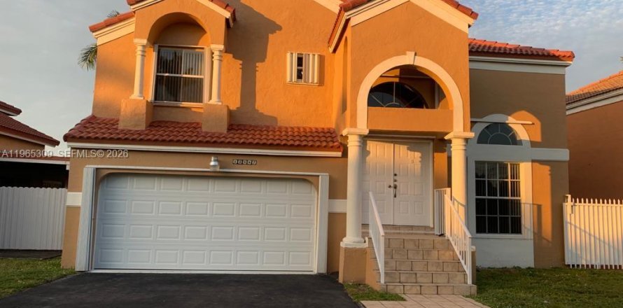 House in Miami, Florida 4 bedrooms, 199.93 sq.m. № 2027799