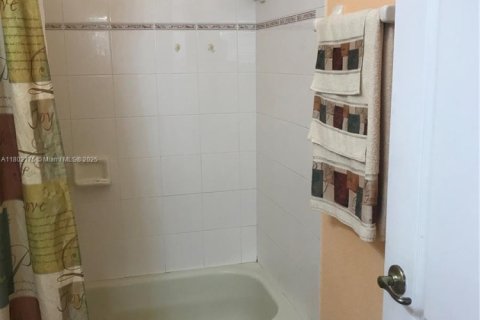 Touwnhouse à louer à Miami, Floride: 3 chambres, 116.31 m2 № 1742466 - photo 22