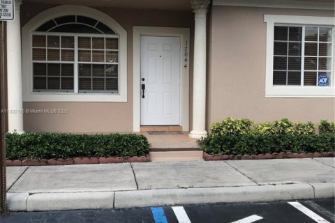 Touwnhouse à louer à Miami, Floride: 3 chambres, 116.31 m2 № 1742466 - photo 1