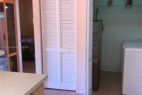 Touwnhouse à louer à Miami, Floride: 3 chambres, 116.31 m2 № 1742466 - photo 26