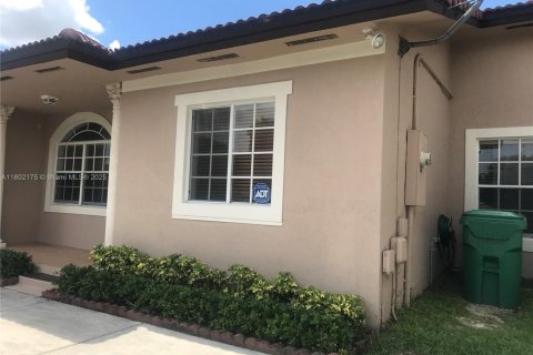 Touwnhouse à louer à Miami, Floride: 3 chambres, 116.31 m2 № 1742466 - photo 3