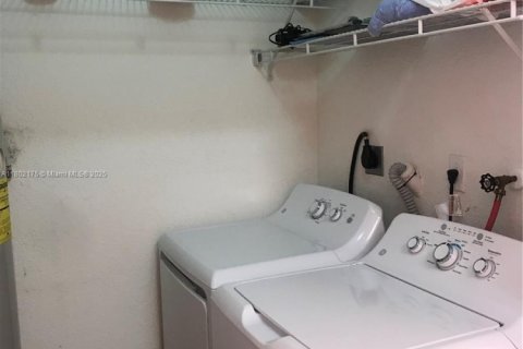 Touwnhouse à louer à Miami, Floride: 3 chambres, 116.31 m2 № 1742466 - photo 30