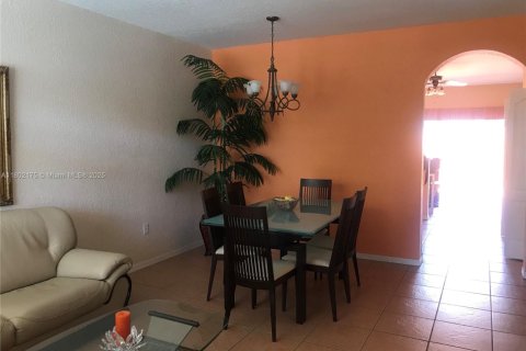 Touwnhouse à louer à Miami, Floride: 3 chambres, 116.31 m2 № 1742466 - photo 8