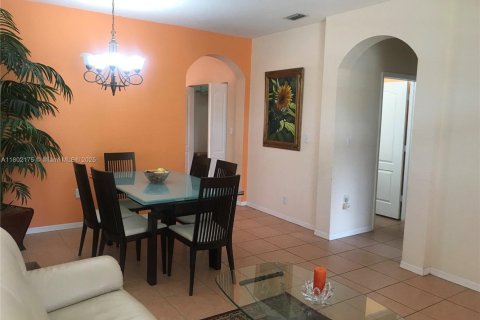 Touwnhouse à louer à Miami, Floride: 3 chambres, 116.31 m2 № 1742466 - photo 9