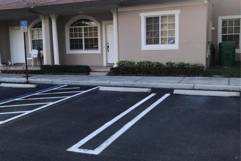 Touwnhouse à louer à Miami, Floride: 3 chambres, 116.31 m2 № 1742466 - photo 2