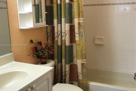 Touwnhouse à louer à Miami, Floride: 3 chambres, 116.31 m2 № 1742466 - photo 21