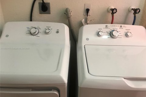 Touwnhouse à louer à Miami, Floride: 3 chambres, 116.31 m2 № 1742466 - photo 24