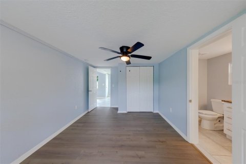 Casa en venta en Clearwater, Florida, 4 dormitorios, 113.43 m2 № 2410416 - foto 13
